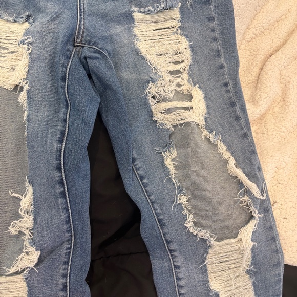 Judy Blue- Super Distressed straight leg jeans - Picture 2 of 5